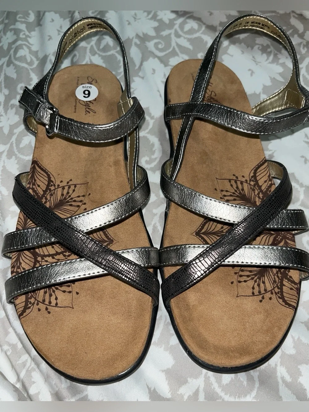 Soft Style by Hush Puppies Pewter/Copper Strappy sandal Sz 9 NWOT